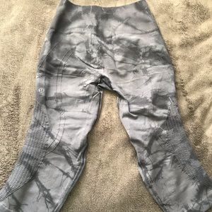 lululemon athletica Pants - Tie-dye Lululemon Flow Capri lululemon athletica Pants - Tie-dye Lululemon Flow Capri